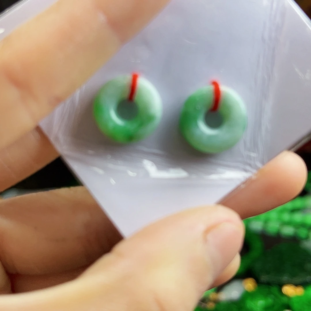 颈饰未镶嵌翡翠多样性