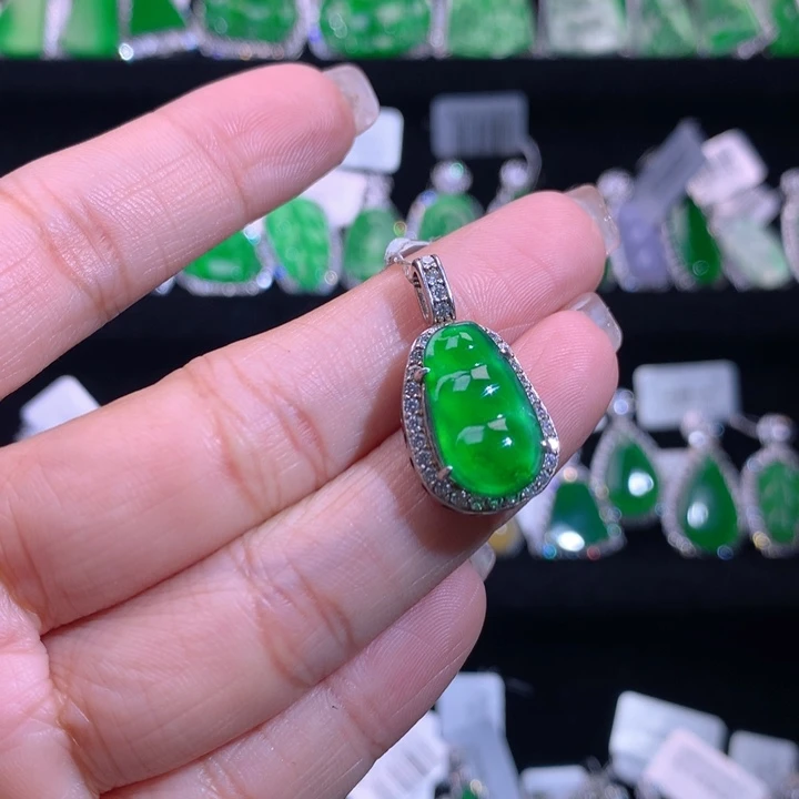 【闪购商品】颈饰银S925镶嵌翡翠