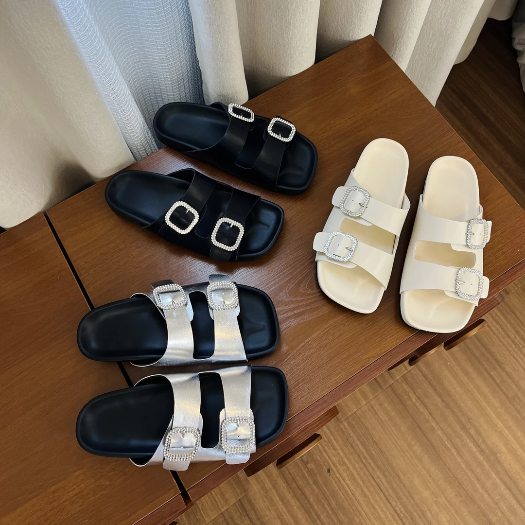 xk夏季2025新款水钻一字带经典凉拖鞋女沙滩外穿高级百搭平底女鞋