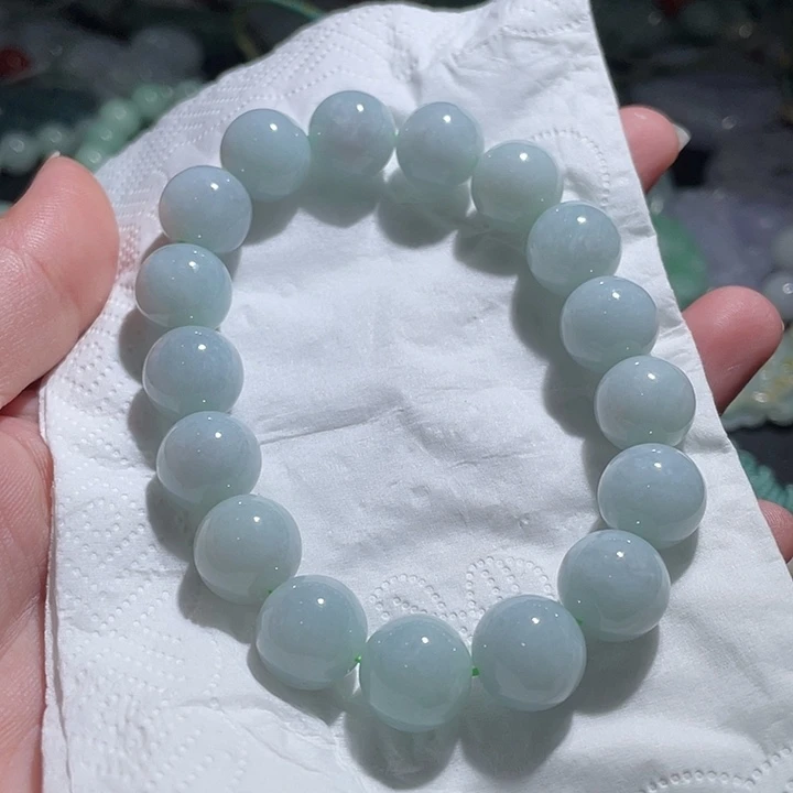 颈饰未镶嵌翡翠，