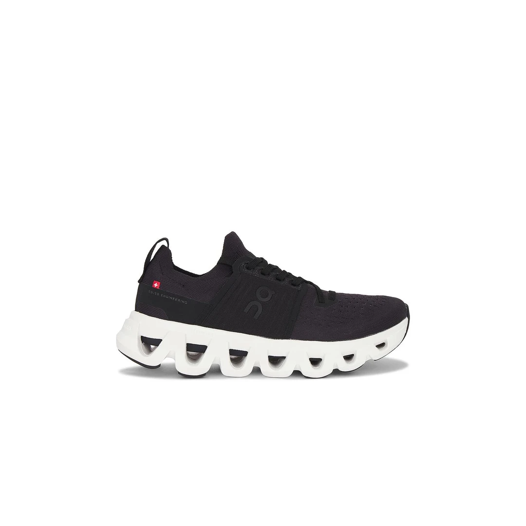 ON CLOUDSWIFT 4 运动鞋 黑色、白色 板鞋/休闲鞋 revolve专属