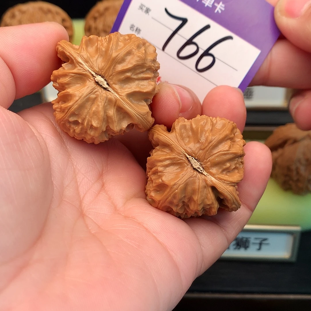 文玩核桃吊坠766号白狮子36