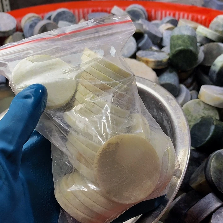 蛇纹石玉珠宝半成品未镶嵌