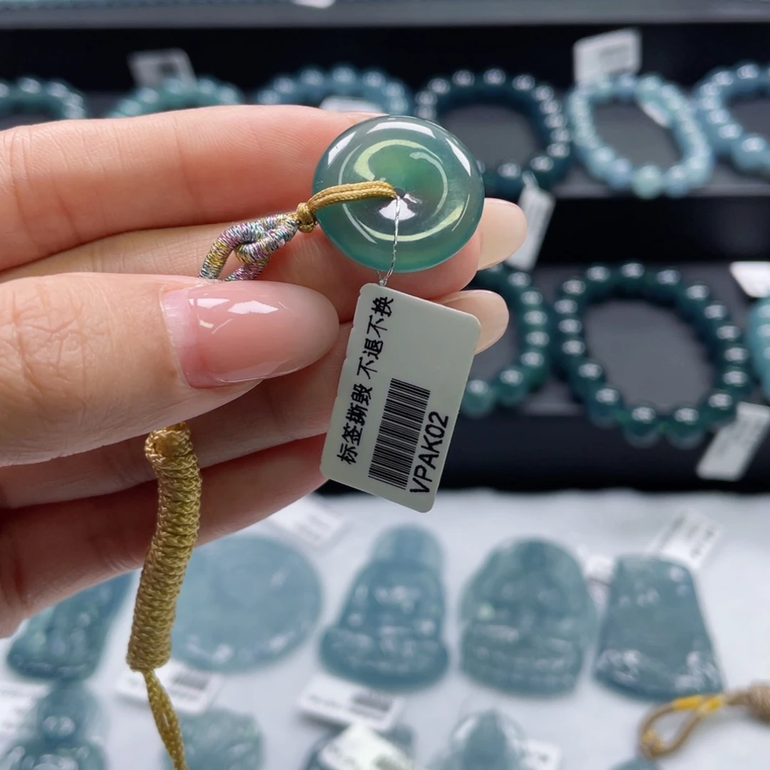 翡翠未镶嵌颈饰平安扣