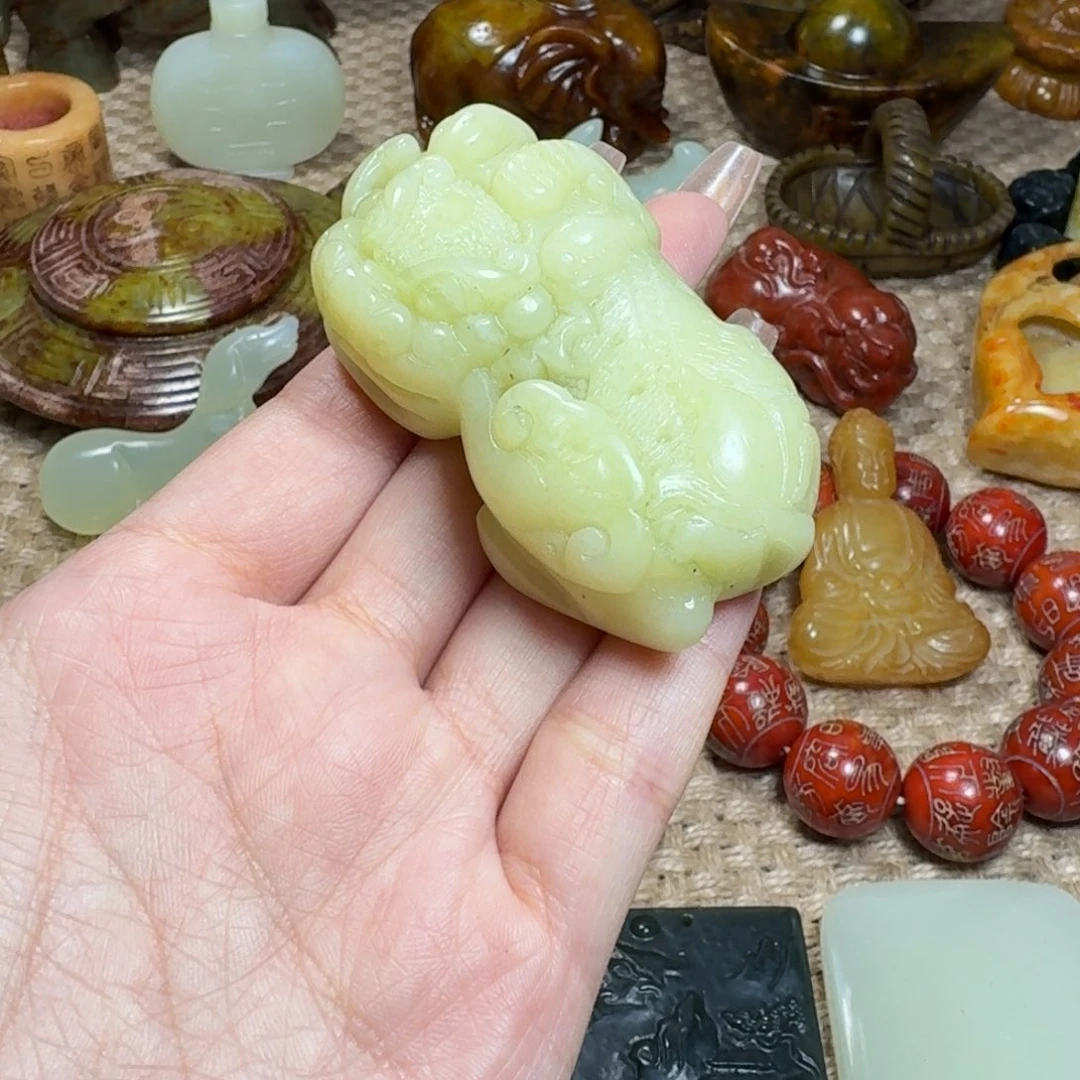 蛇纹石玉未镶嵌颈饰