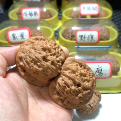 文玩核桃吊坠45红狮子52克