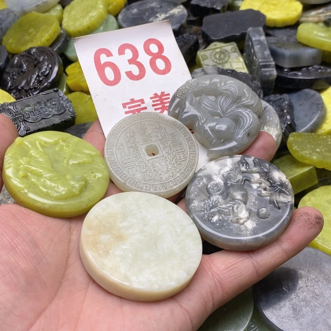 蛇纹石玉未镶嵌挂坠