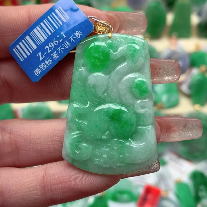 翡翠颈饰18K金镶嵌挂件