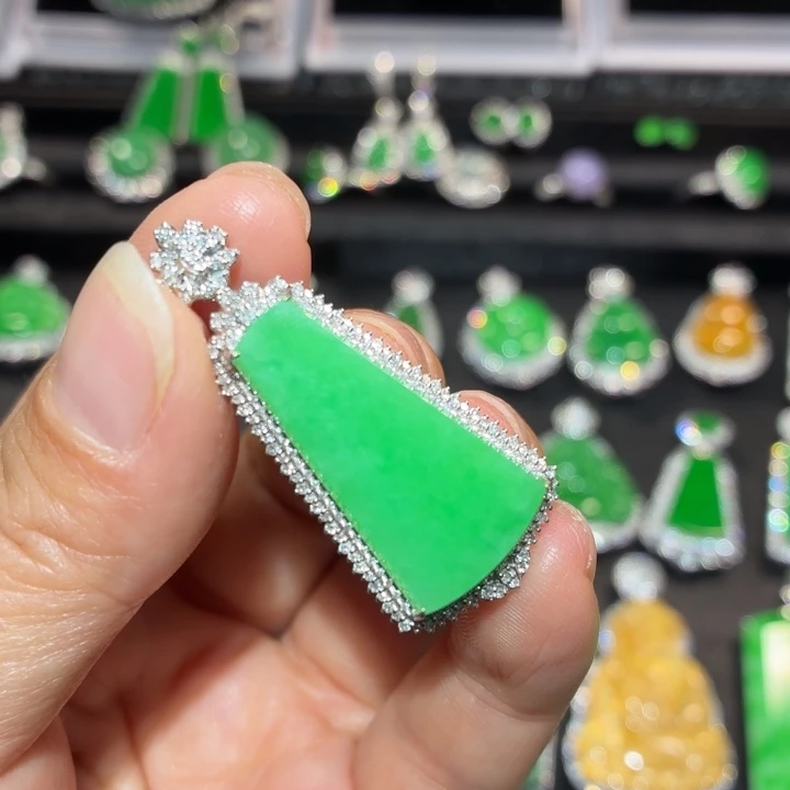 翡翠18K金镶嵌吊坠(不含链)翡翠