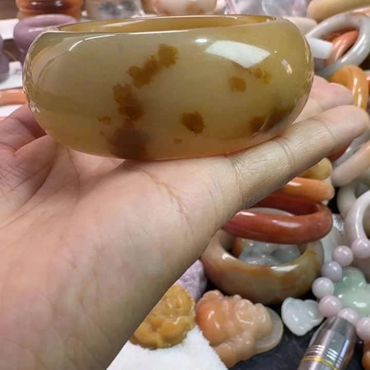 石英岩玉未镶嵌手镯