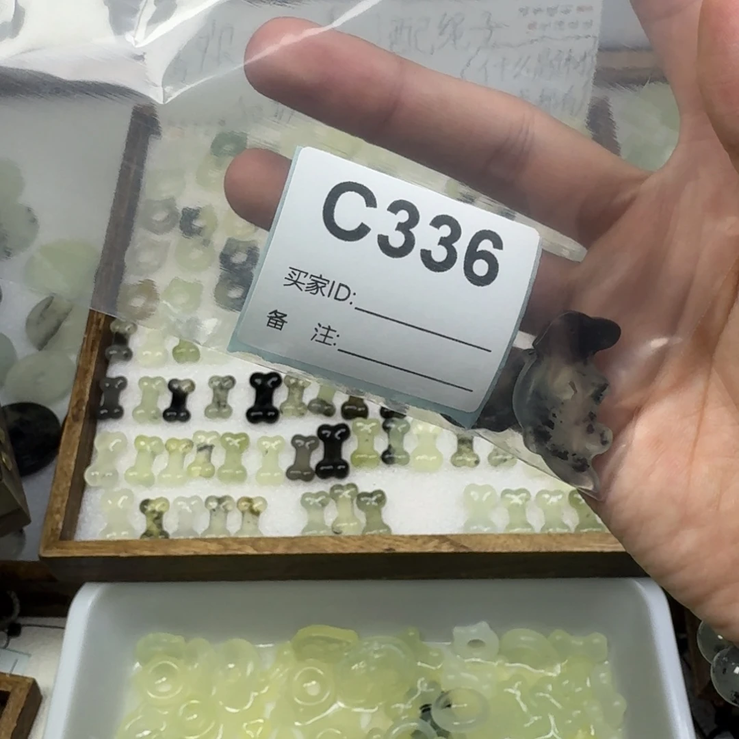 蛇纹石玉未镶嵌吊坠我****呀