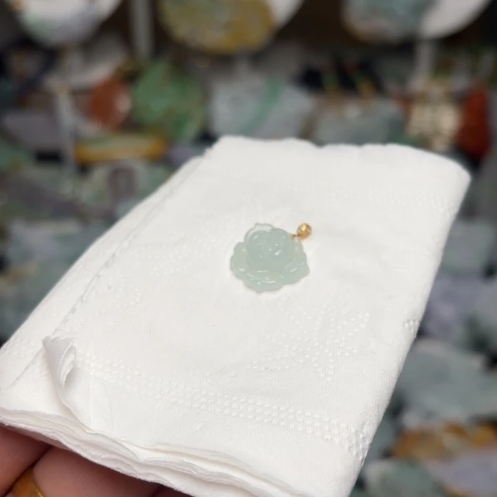 翡翠颈饰18K金镶嵌吊坠