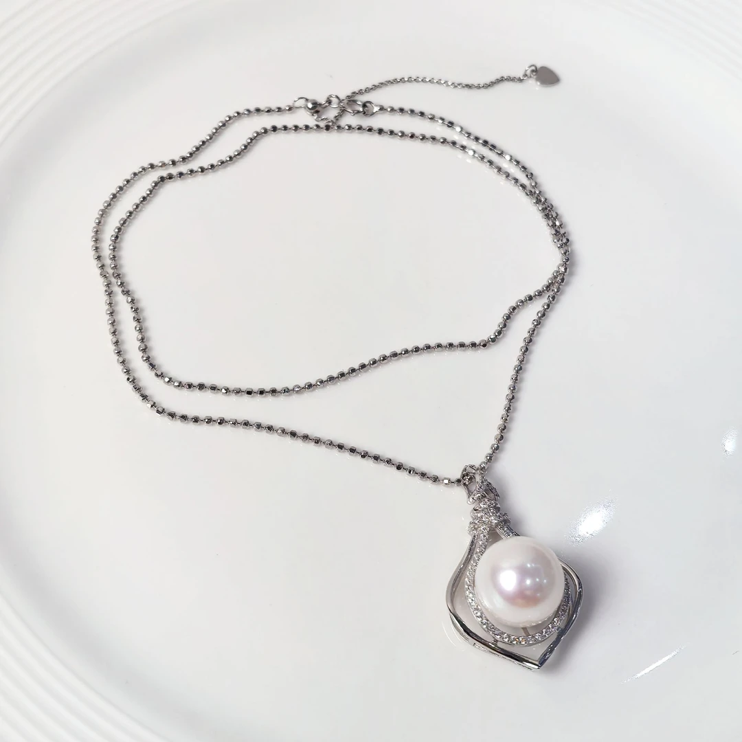 依俐西雅A702轻奢小众高级感淡水珍珠吊坠12-13mm