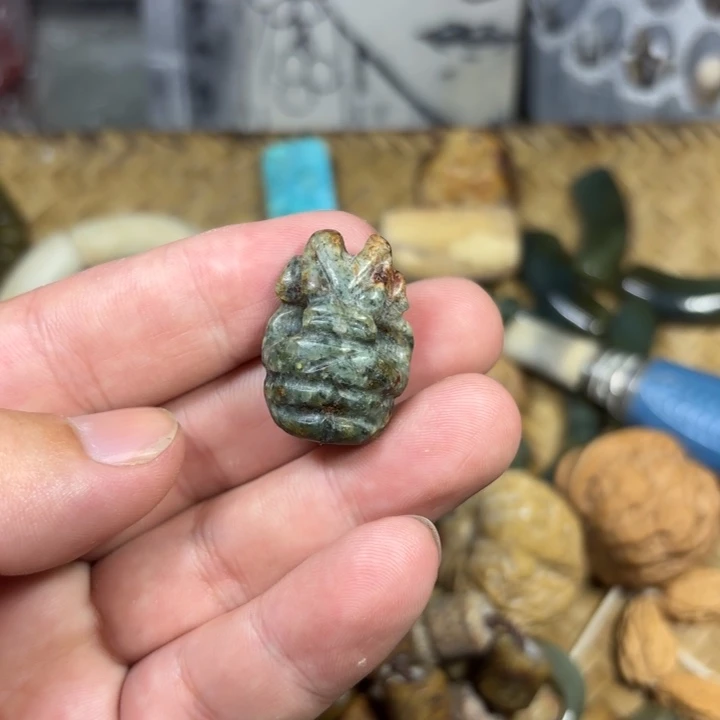 颈饰未镶嵌岫岩河磨玉（透闪石质玉）