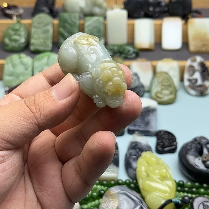 和田玉未镶嵌颈饰