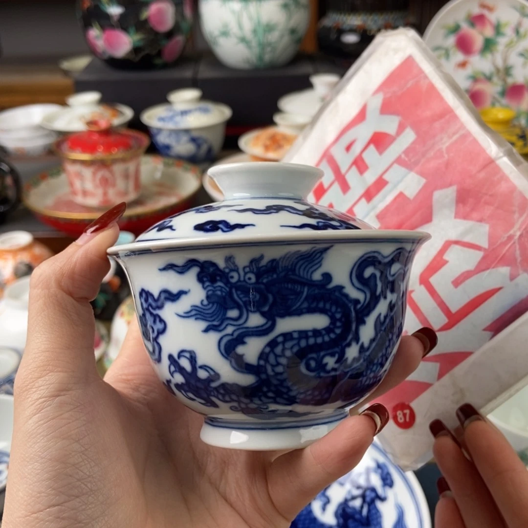 陶瓷艺术家的作品是一个