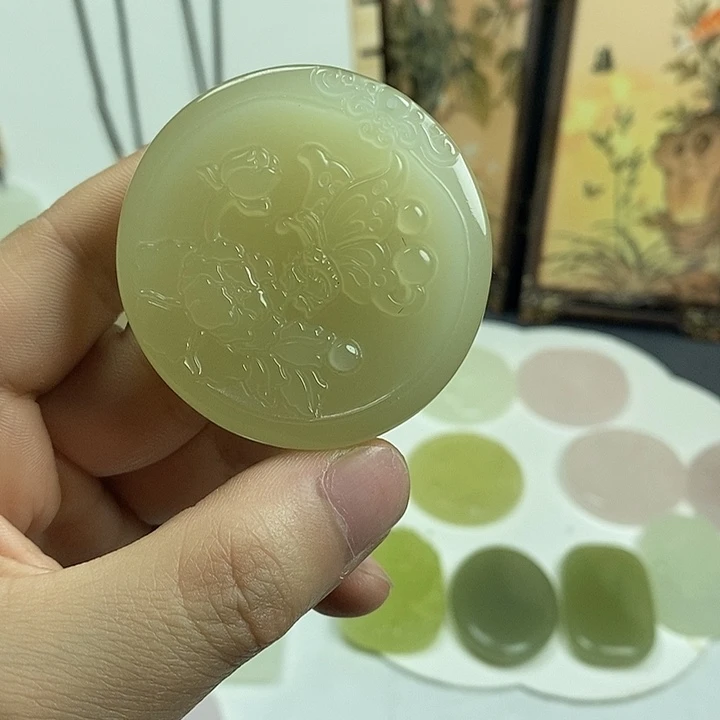 定制和田玉未镶嵌圆牌