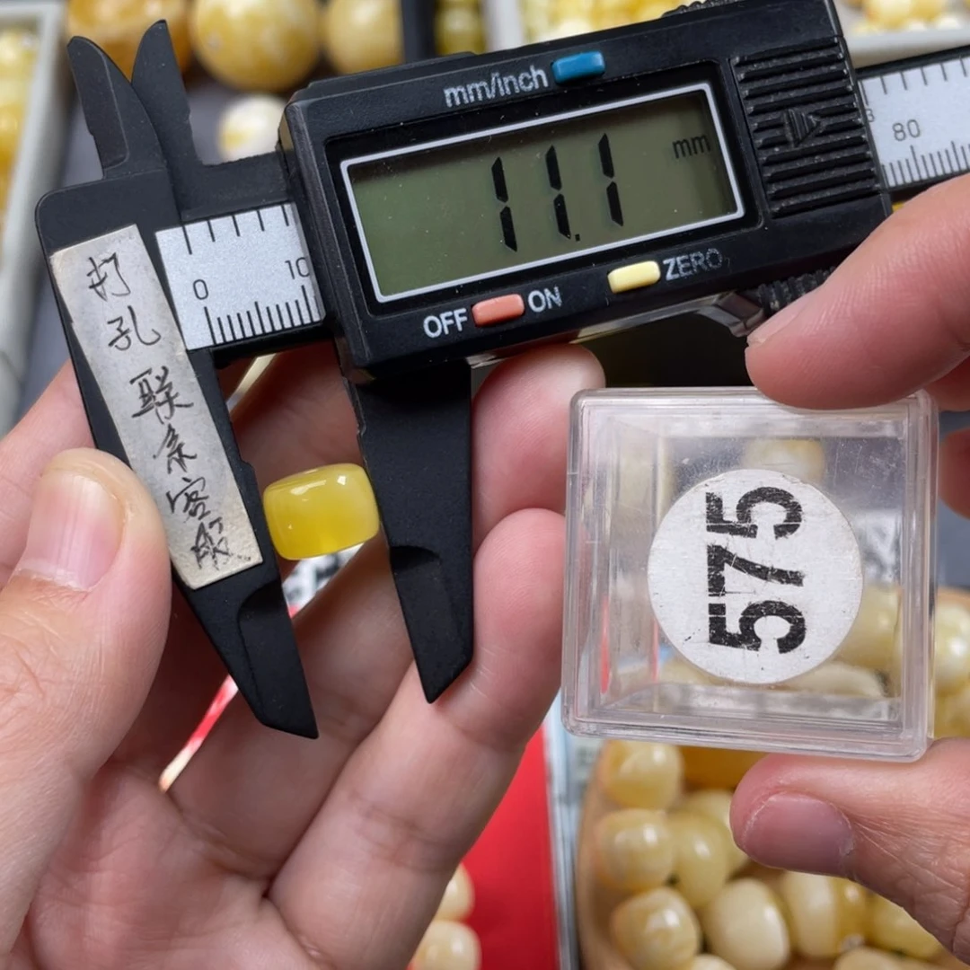 蜜蜡珠宝奇石未镶嵌