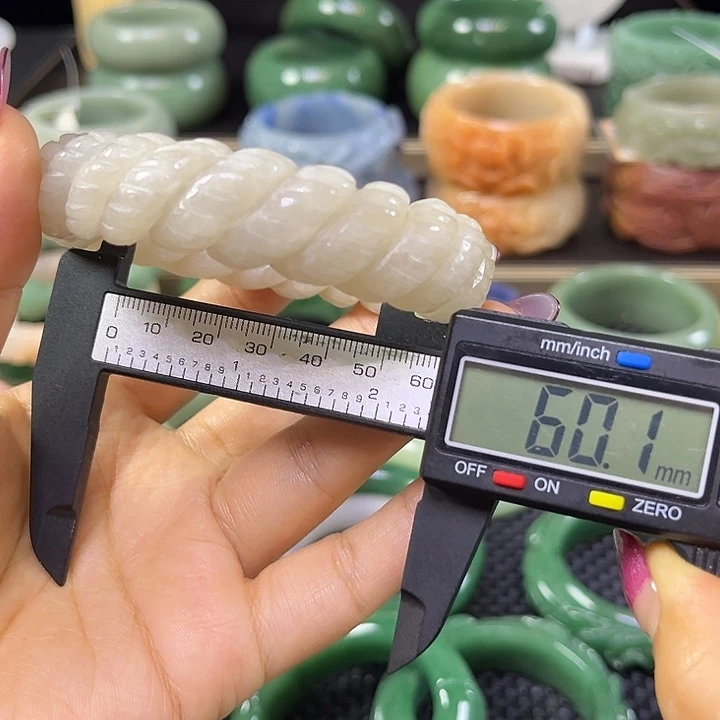 未镶嵌手镯石英质玉