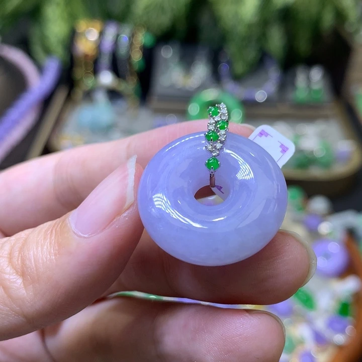 颈饰18K金镶嵌翡翠