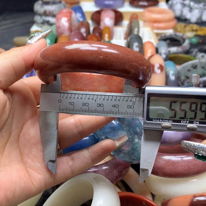未镶嵌手镯石英质玉