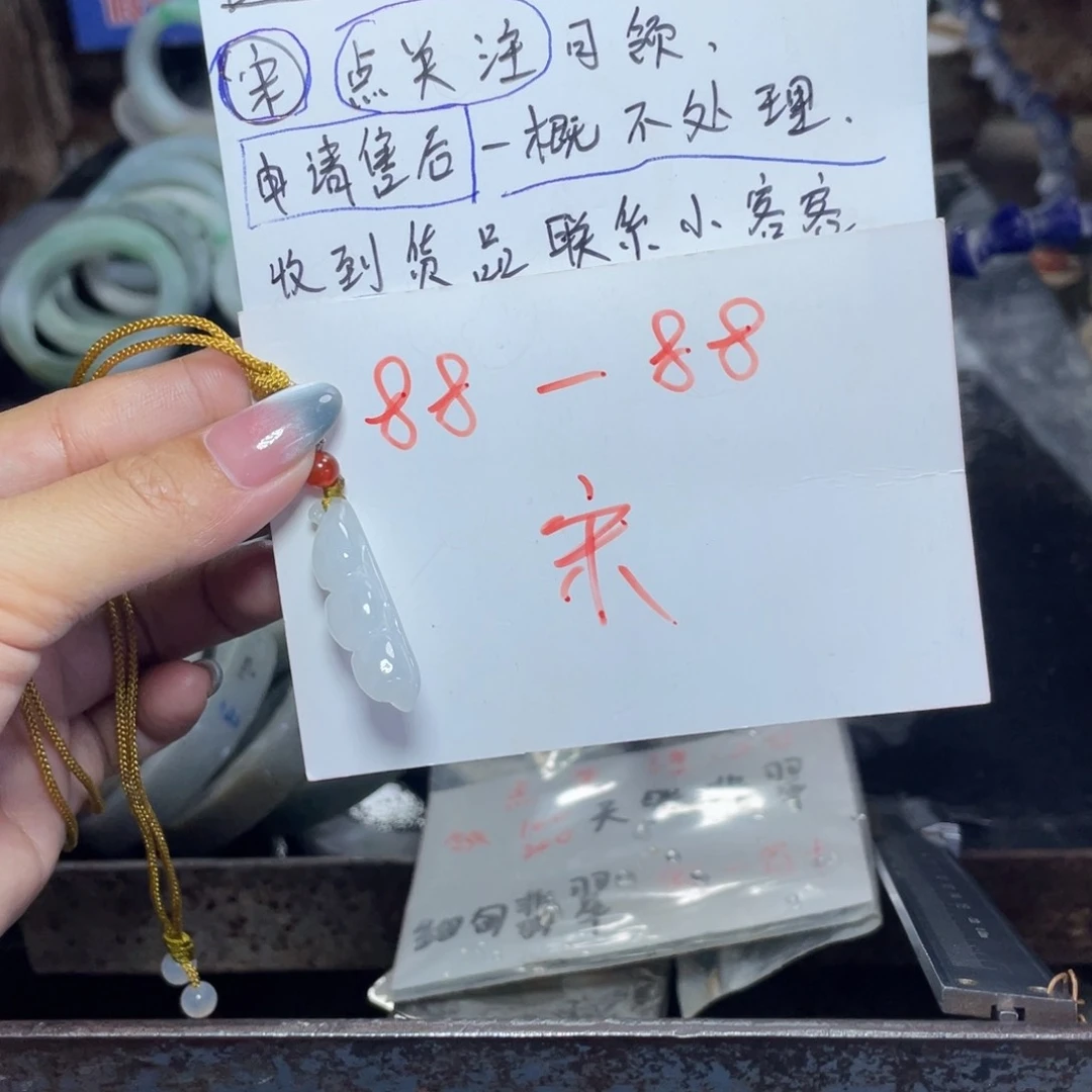 翡翠未镶嵌颈饰多样性