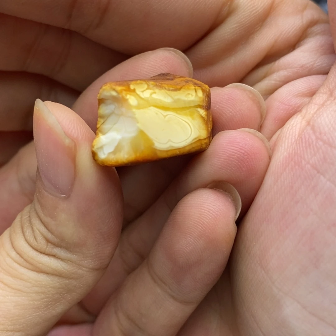 钱***紧定制琥珀未镶嵌蜜蜡