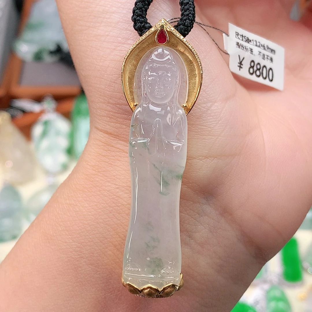 颈饰18K金镶嵌翡翠观音