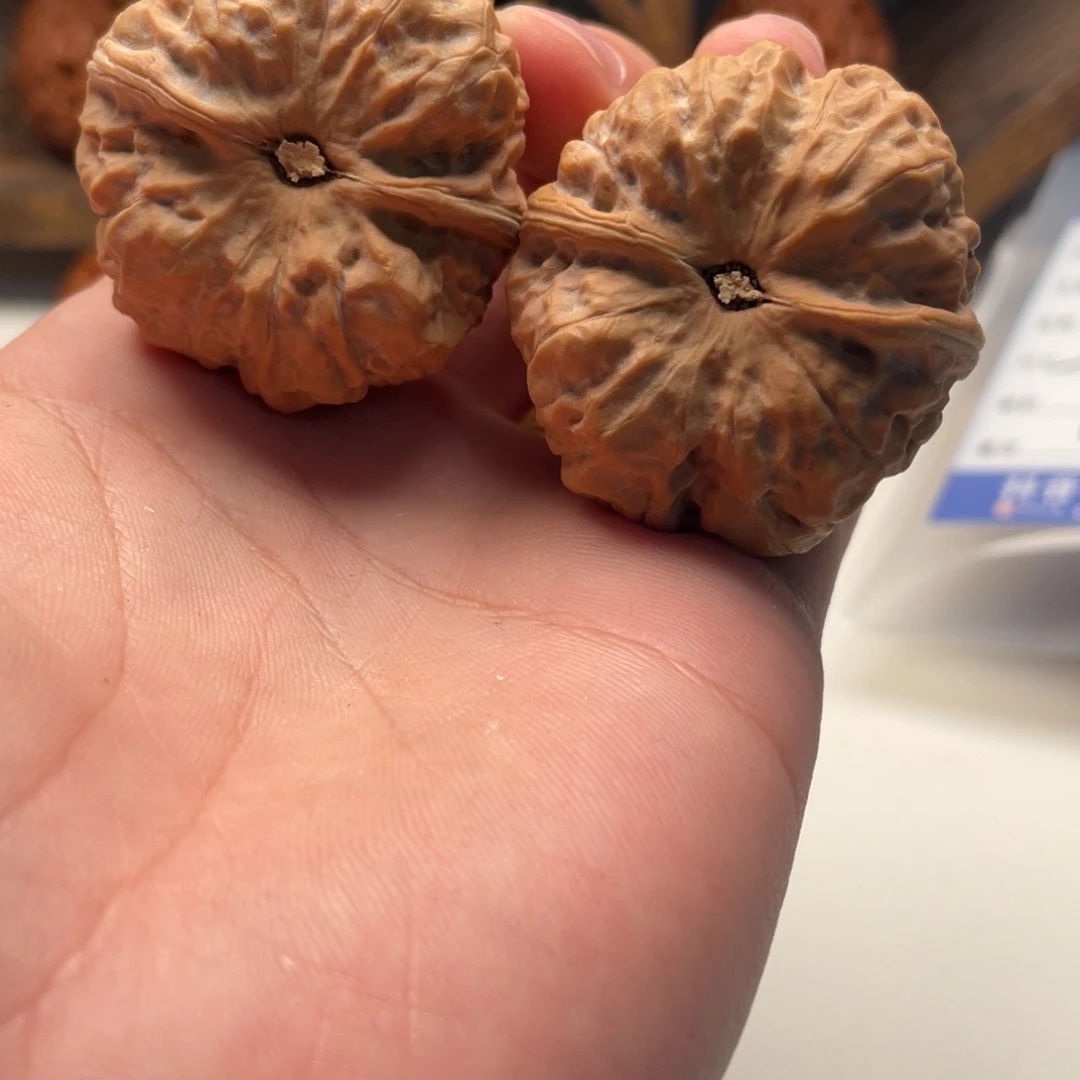 A***z大叶紫檀（黑酸枝木类）蛤蟆头文玩C30