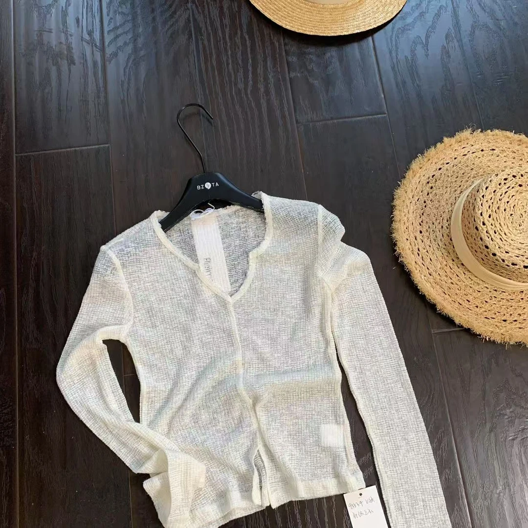 『雨美 Show』9553米白色韩版时尚百搭V领针织上衣