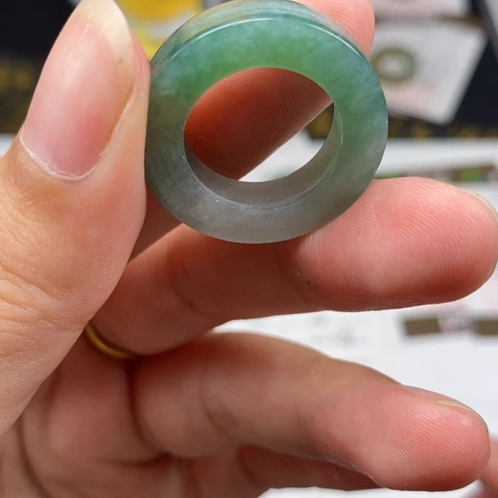 央***玛未镶嵌戒指翡翠翡翠戒指