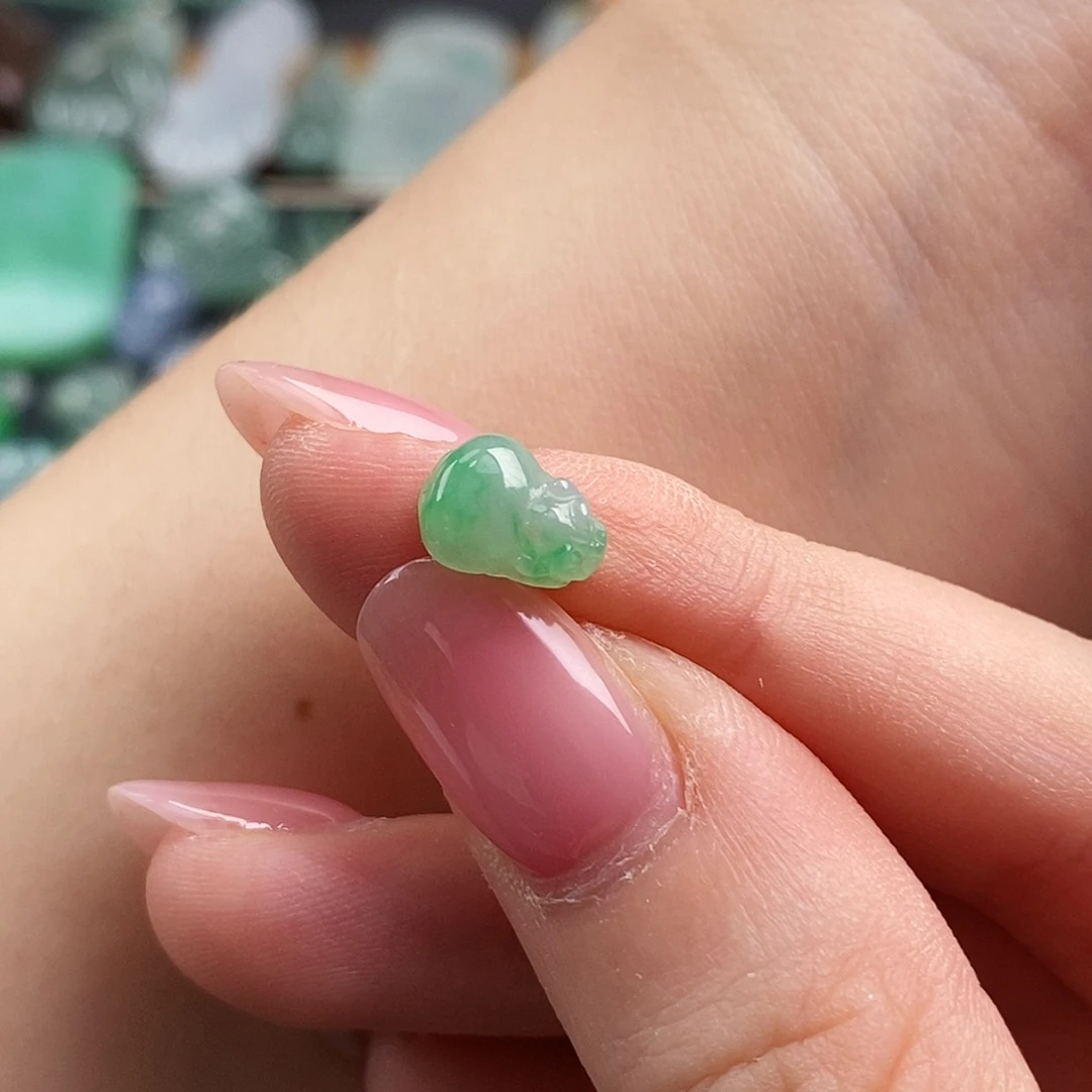 翡翠未镶嵌颈饰金蟾