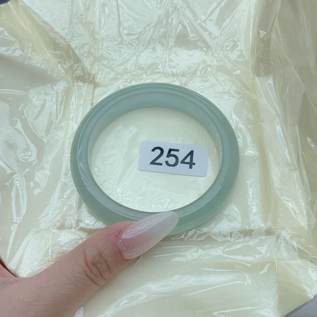 太***。翡翠手镯未镶嵌F254