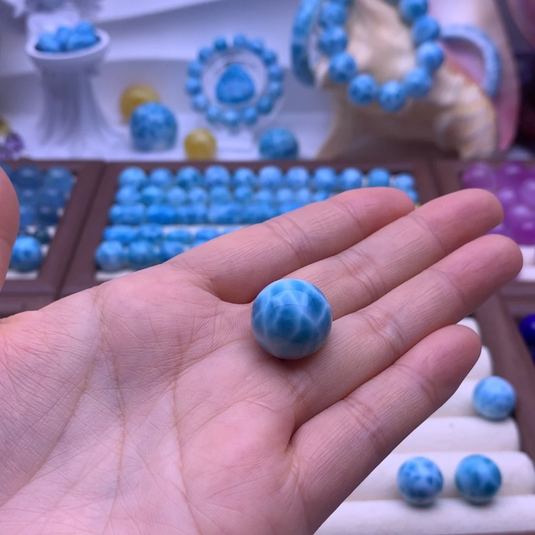 杀***羽未镶嵌针钠钙石（海纹石）颈饰