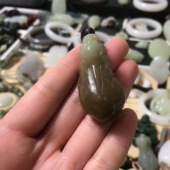 和田玉（糖玉）未镶嵌颈饰貔貅吊坠