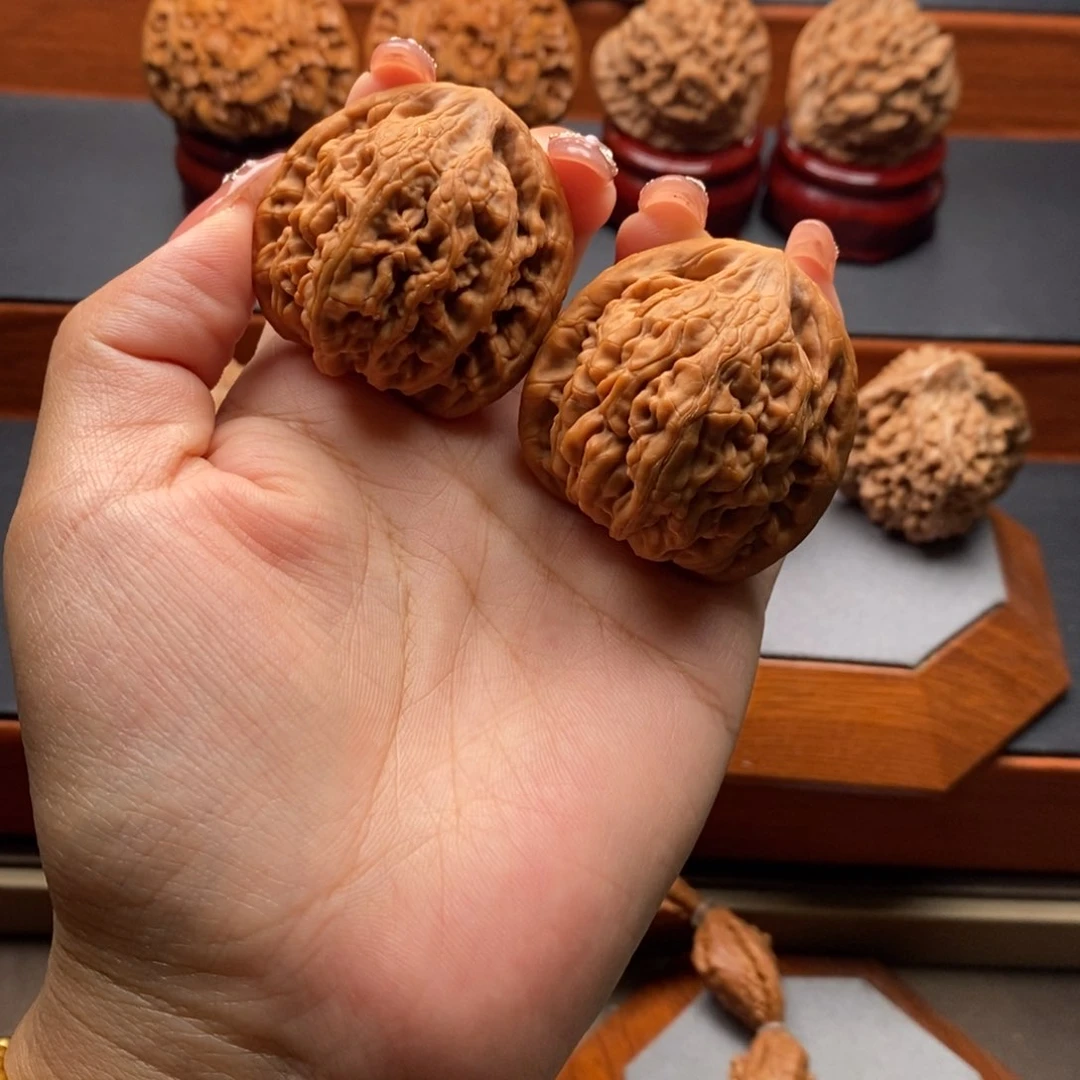 文玩核桃吊坠40虎头王