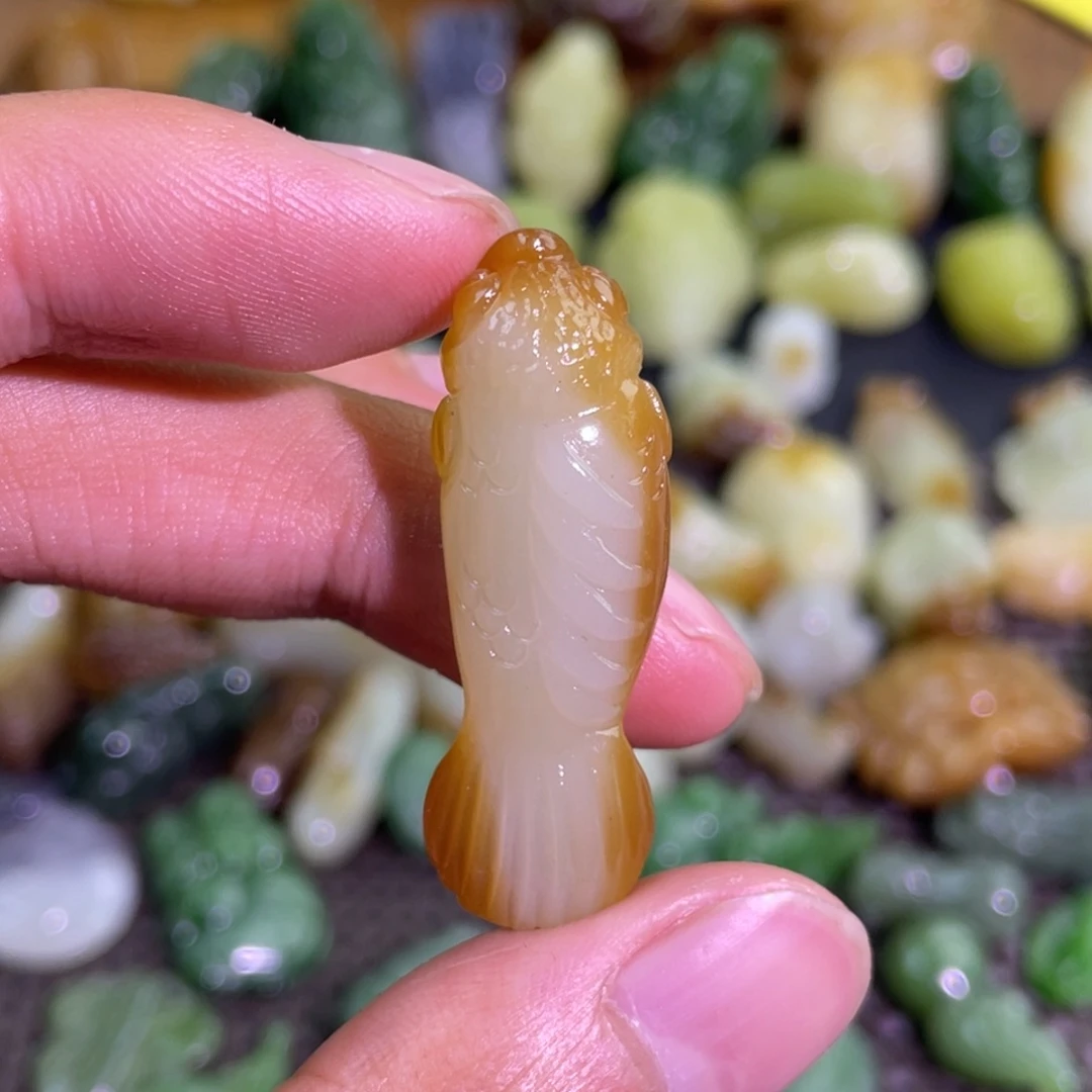 颈饰未镶嵌和田玉糖白小锦鲤