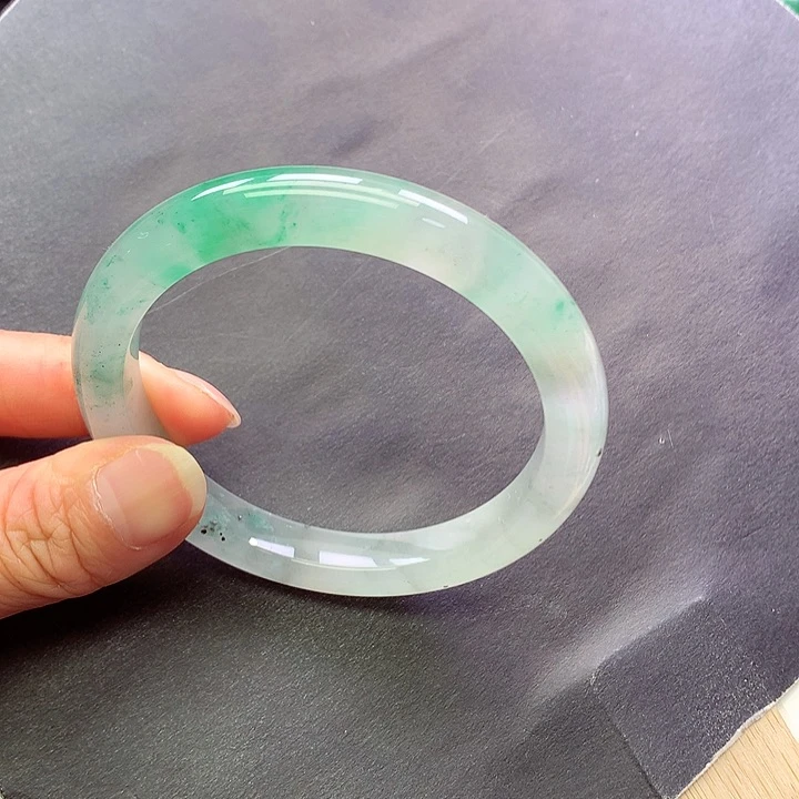 未镶嵌手镯石英质玉