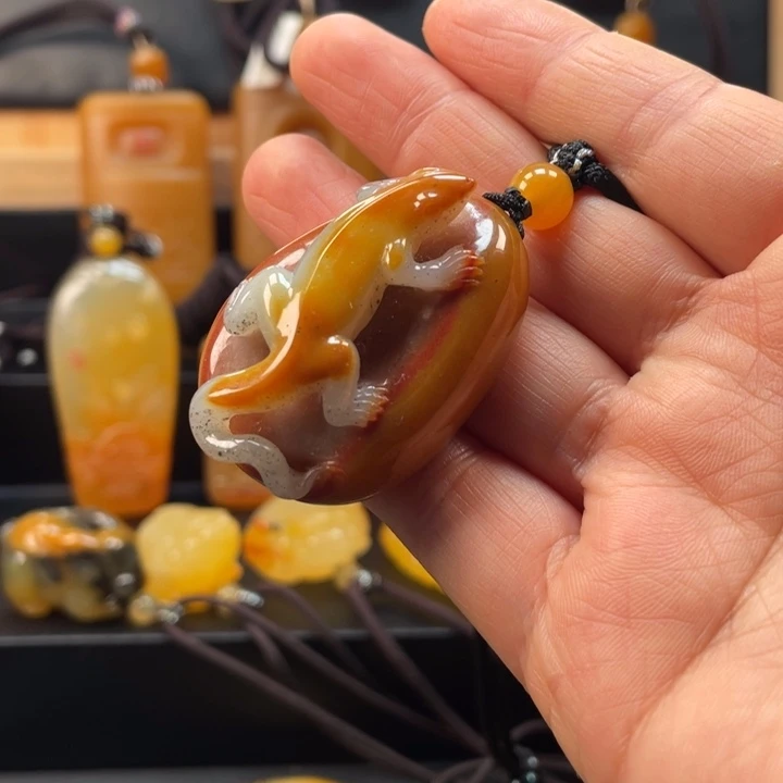 石英质玉（黄龙玉）未镶嵌挂件