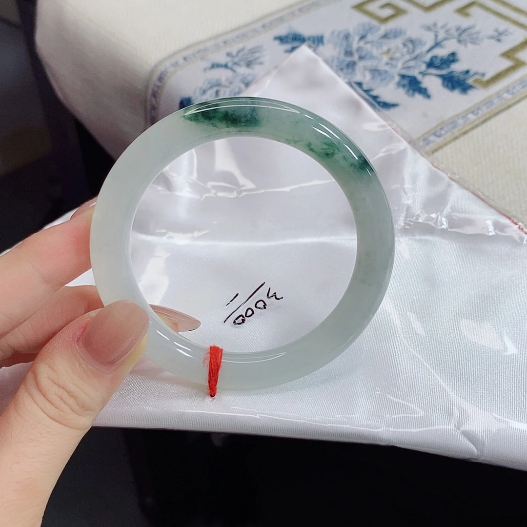 翡翠手镯未镶嵌53圆条飘花皮丝纹瑕疵漏