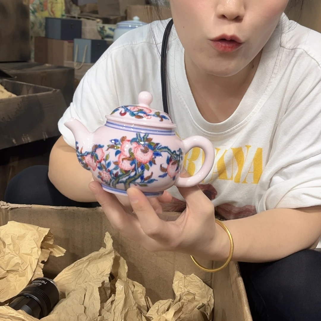 摆件////景德镇陶瓷器。红。