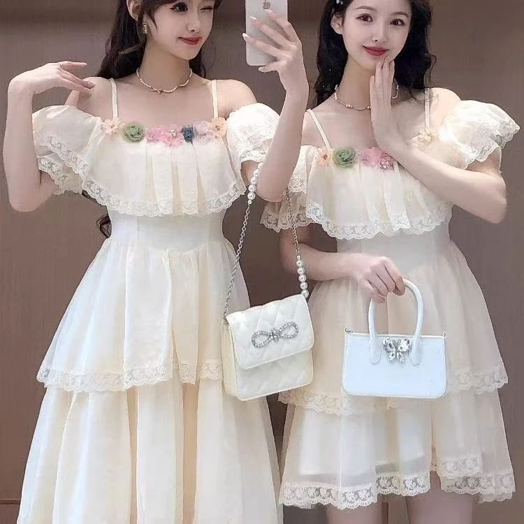 2025甜美轻奢欧若风收腰显瘦夏季拼接减龄花朵一字蕾丝吊带连衣裙