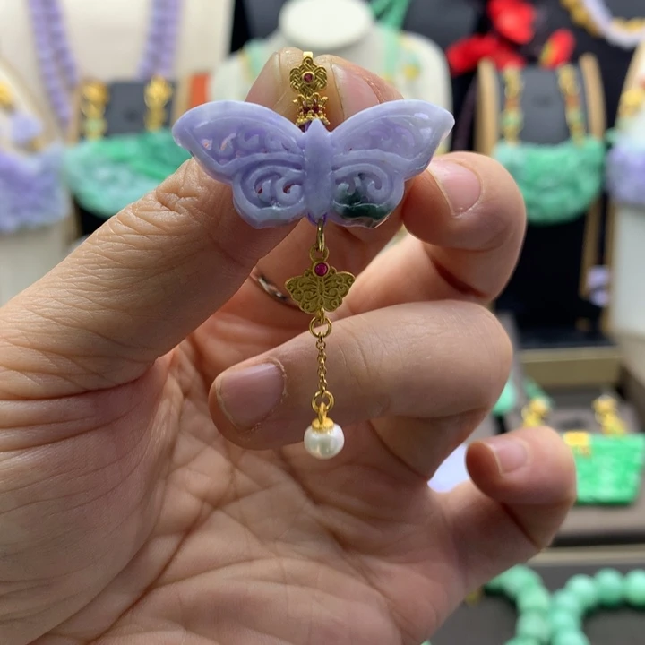 翡翠吊坠(赠链)未镶嵌