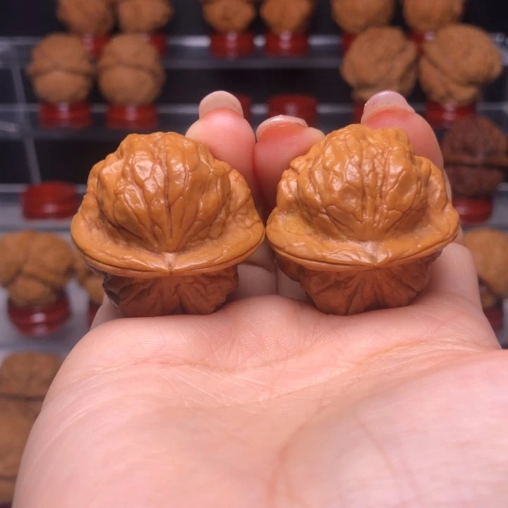 文玩核桃吊坠少*?89铁鹦鹉