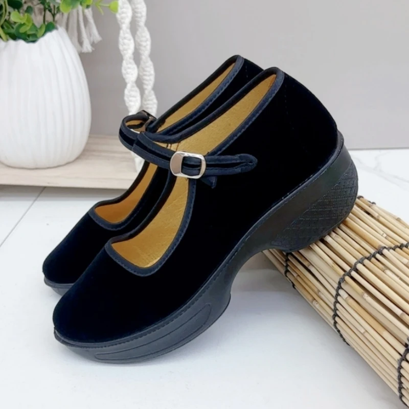 老北京布鞋新款防滑软底不累脚舞蹈鞋高跟实心轻便黑布鞋酒店工作