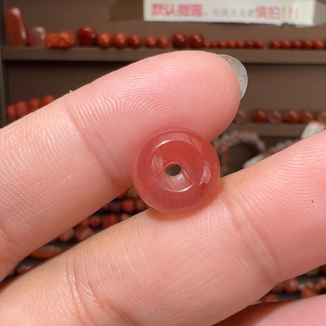 南红玛瑙川料未镶嵌平安扣