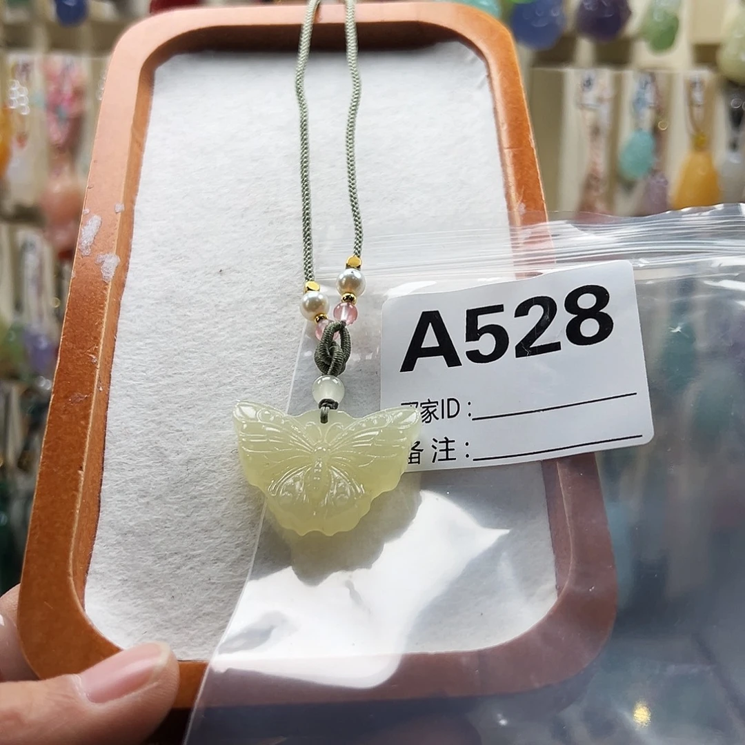贵***妹石英质玉合金颈饰