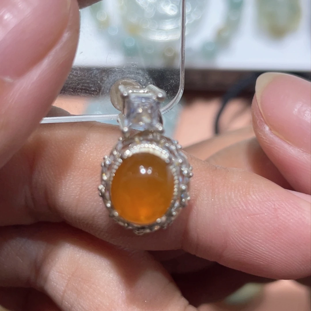 翡翠颈饰未镶嵌翡翠