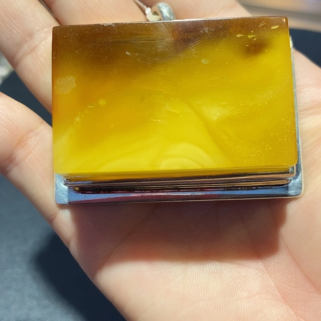 琥珀未镶嵌裸石吊坠