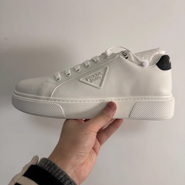未使用 Prada/普拉达 普拉达 全白三角标皮质板鞋